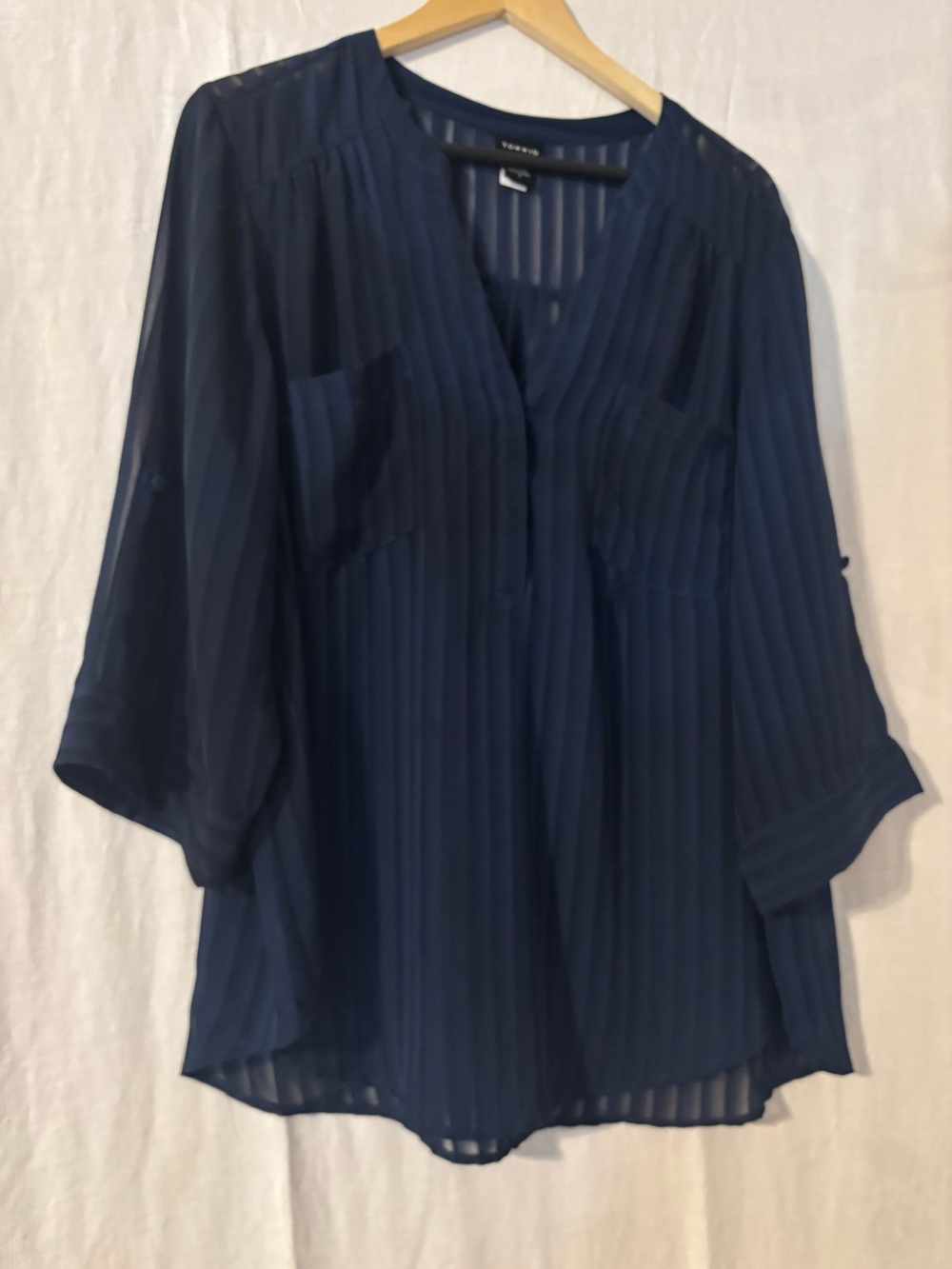 Torrid navy blue shadow stripe
Size 2